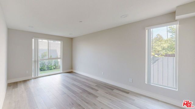 953 N Mariposa Avenue B, Los Angeles, CA 90029