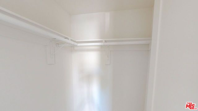 953 N Mariposa Avenue B, Los Angeles, CA 90029