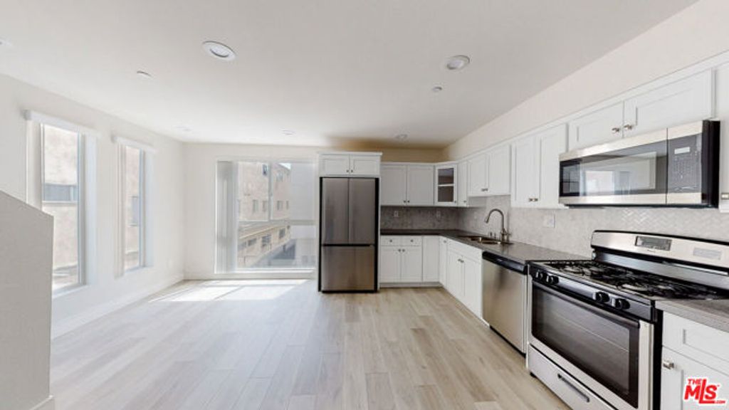 953 N Mariposa Avenue B, Los Angeles, CA 90029