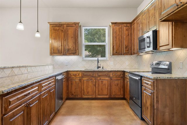 108 Pohakuloa DR, Bastrop, TX 78602