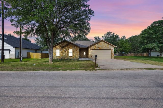108 Pohakuloa DR, Bastrop, TX 78602