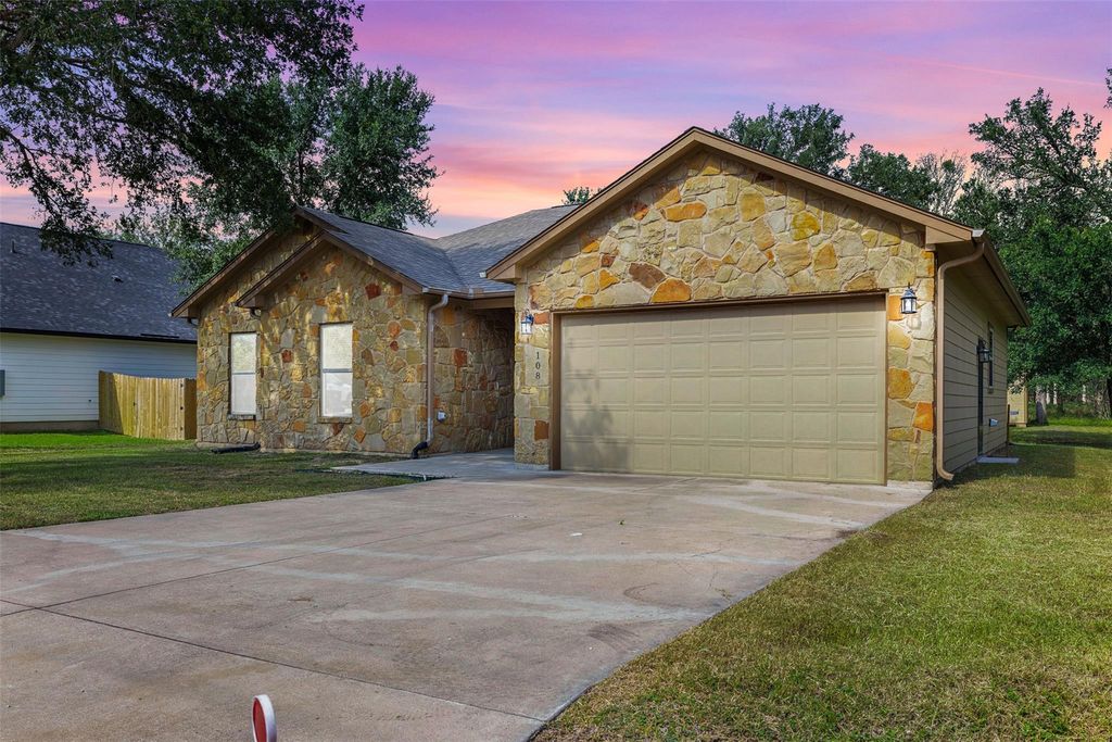 108 Pohakuloa DR, Bastrop, TX 78602