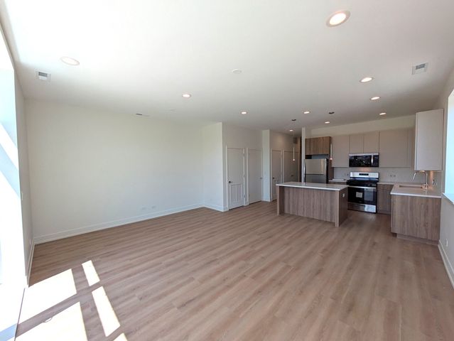 4740 W Addison Street 02, Chicago, IL 60641