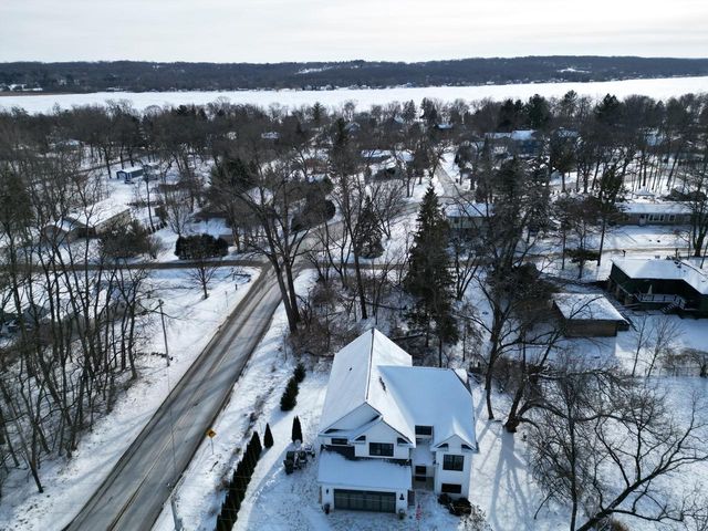 W3801 Woodland DRIVE, Lake Geneva, WI 53147