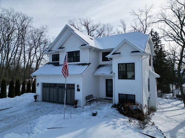 W3801 Woodland DRIVE, Lake Geneva, WI 53147