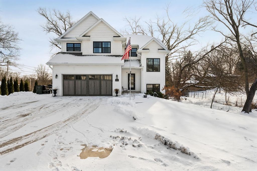 W3801 Woodland DRIVE, Lake Geneva, WI 53147
