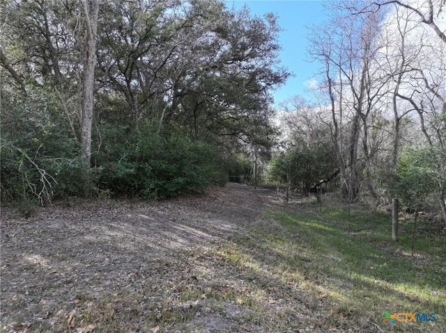 838 E. Oak St., Goliad, TX 77963