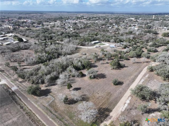 838 E. Oak St., Goliad, TX 77963