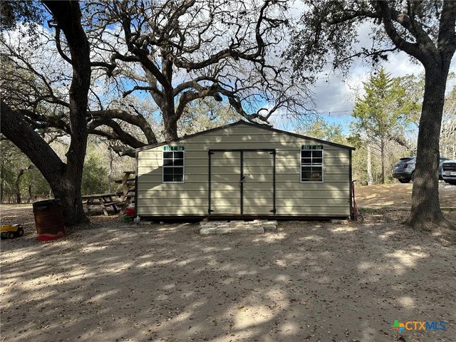 838 E. Oak St., Goliad, TX 77963