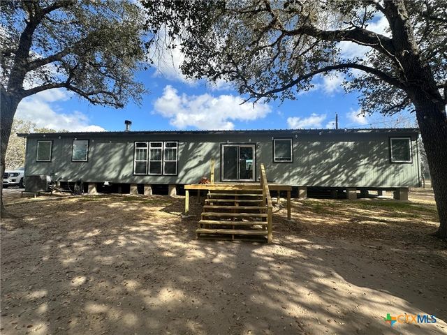 838 E. Oak St., Goliad, TX 77963