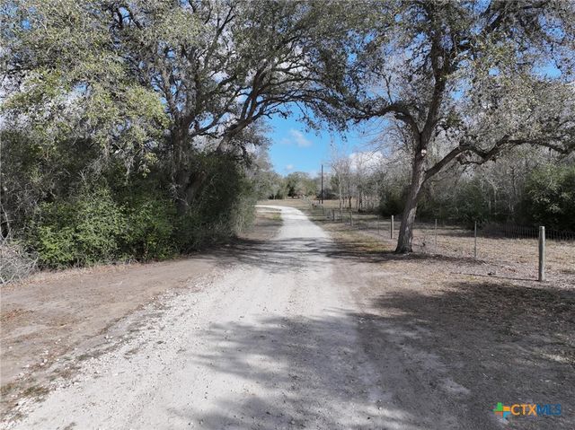 838 E. Oak St., Goliad, TX 77963