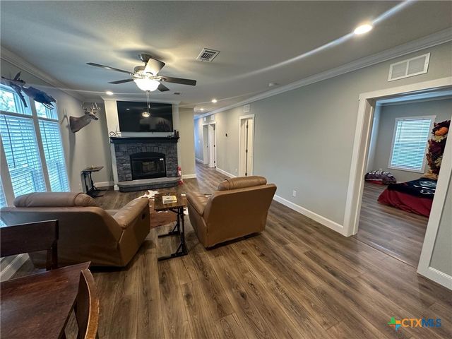 838 E. Oak St., Goliad, TX 77963