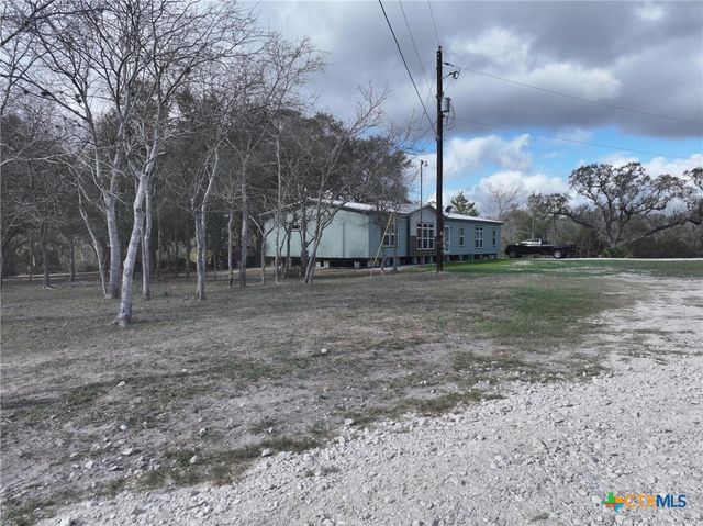 838 E. Oak St., Goliad, TX 77963