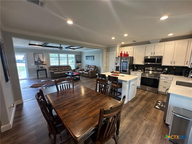 838 E. Oak St., Goliad, TX 77963