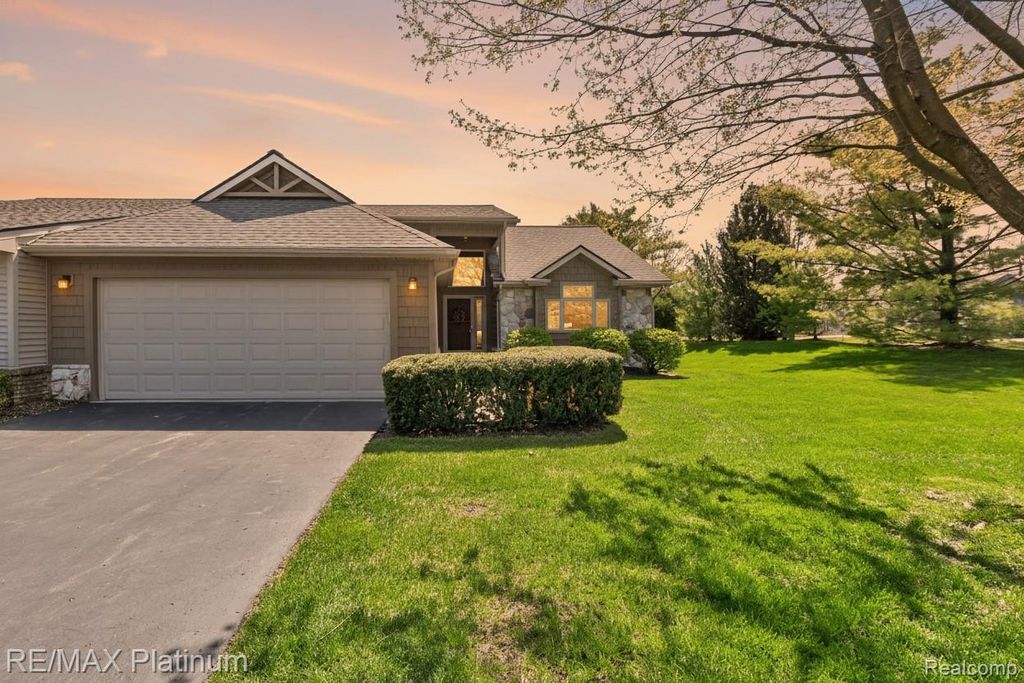 1127 Steph Lane 58, Brighton, MI 48116