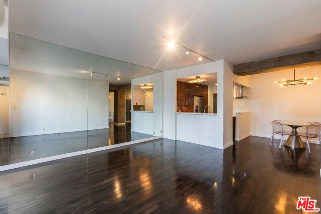 1155 N La Cienega Boulevard 110, West Hollywood, CA 90069