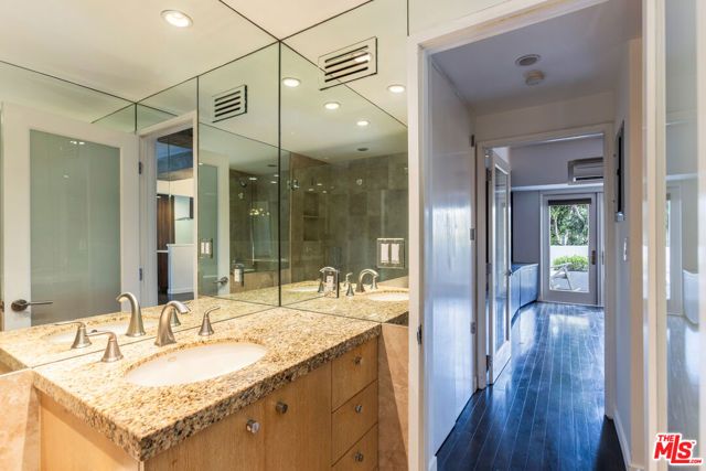 1155 N La Cienega Boulevard 110, West Hollywood, CA 90069