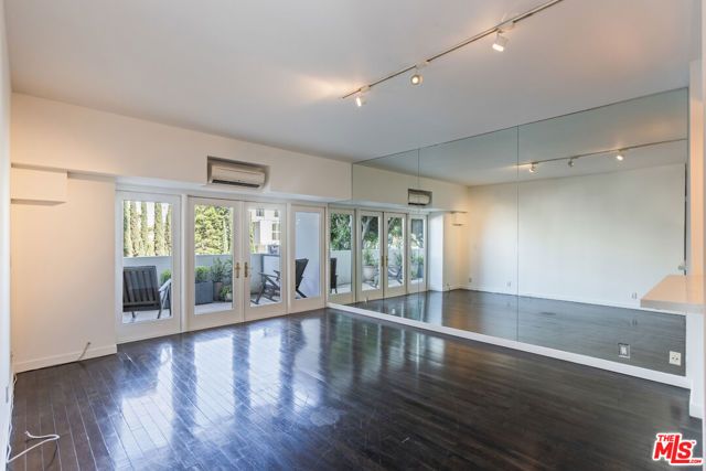 1155 N La Cienega Boulevard 110, West Hollywood, CA 90069