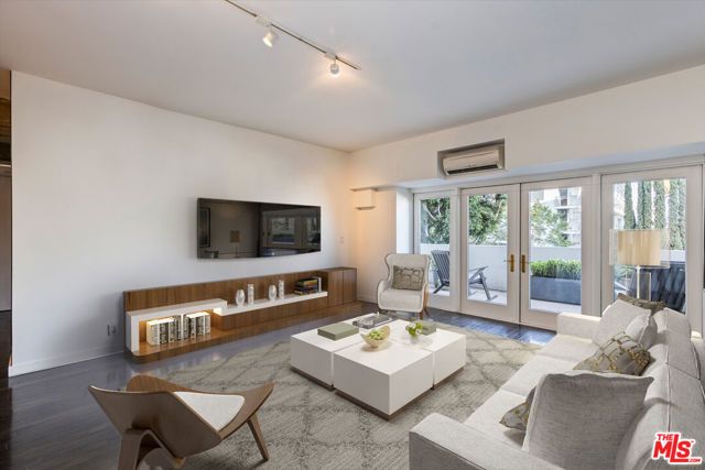 1155 N La Cienega Boulevard 110, West Hollywood, CA 90069