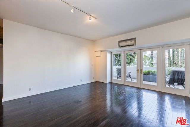 1155 N La Cienega Boulevard 110, West Hollywood, CA 90069