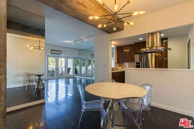 1155 N La Cienega Boulevard 110, West Hollywood, CA 90069