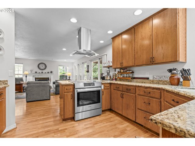 1116 Russ Ln, Mc Minnville, OR 97128