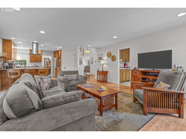 1116 Russ Ln, Mc Minnville, OR 97128