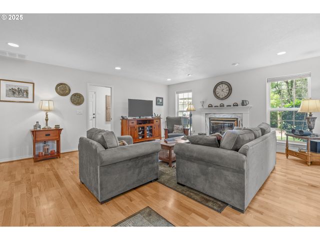 1116 Russ Ln, Mc Minnville, OR 97128
