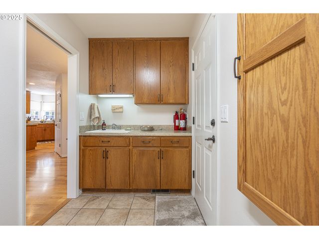 1116 Russ Ln, Mc Minnville, OR 97128
