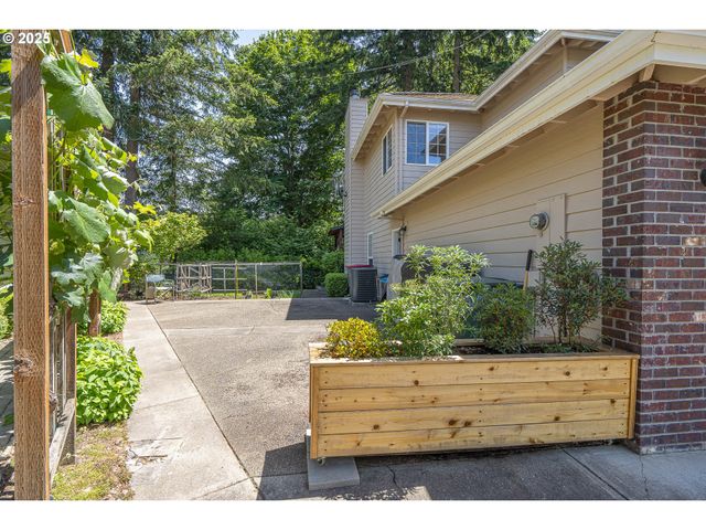 1116 Russ Ln, Mc Minnville, OR 97128