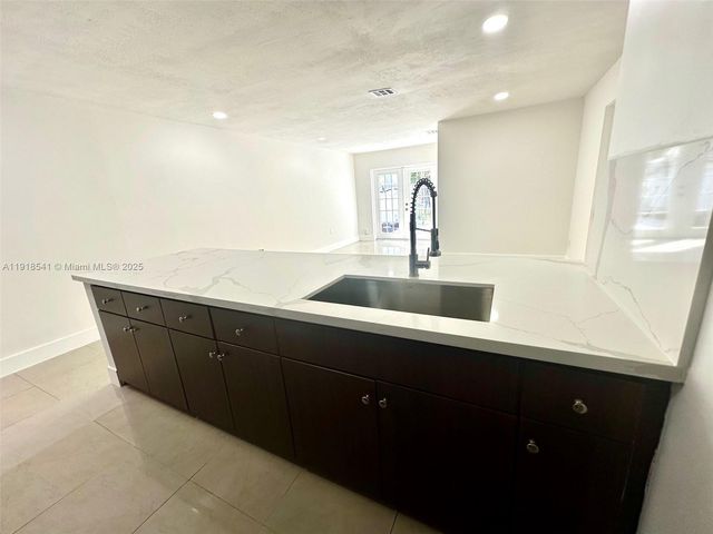 3947 NW 207th St Rd, Miami Gardens, FL 33055