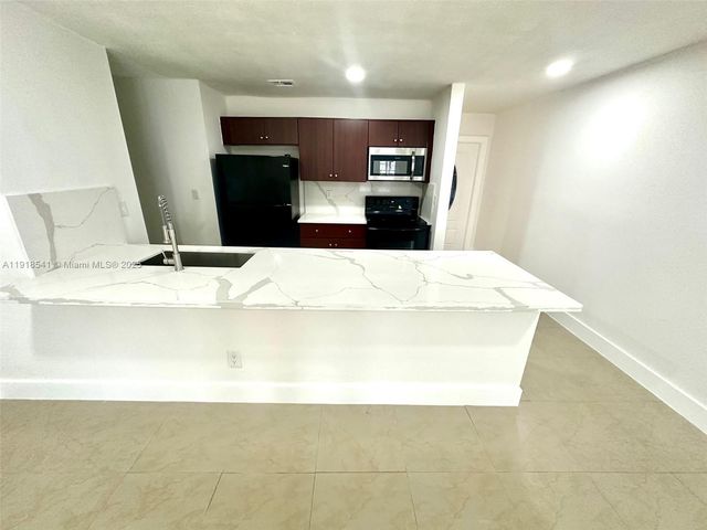 3947 NW 207th St Rd, Miami Gardens, FL 33055