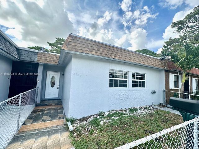 3947 NW 207th St Rd, Miami Gardens, FL 33055