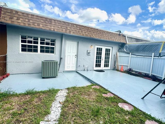 3947 NW 207th St Rd, Miami Gardens, FL 33055