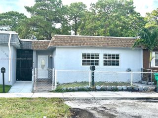 3947 NW 207th St Rd, Miami Gardens, FL 33055