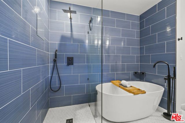 2724 S Harcourt Avenue, Los Angeles, CA 90016