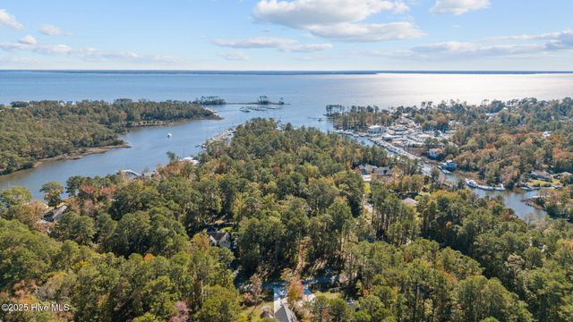 1403 Seafarer Drive, Oriental, NC 28571