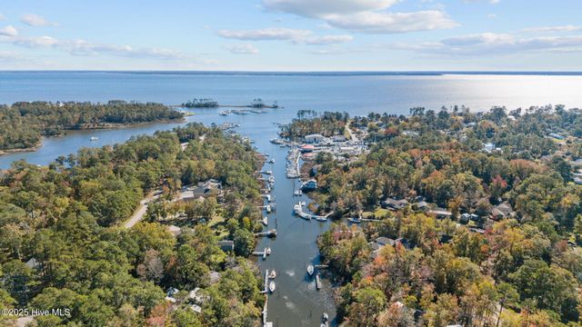 1403 Seafarer Drive, Oriental, NC 28571