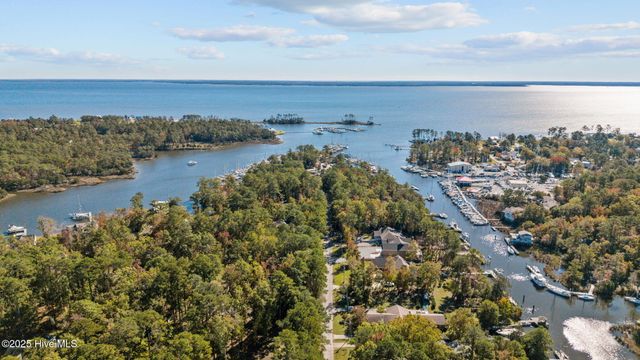 1403 Seafarer Drive, Oriental, NC 28571