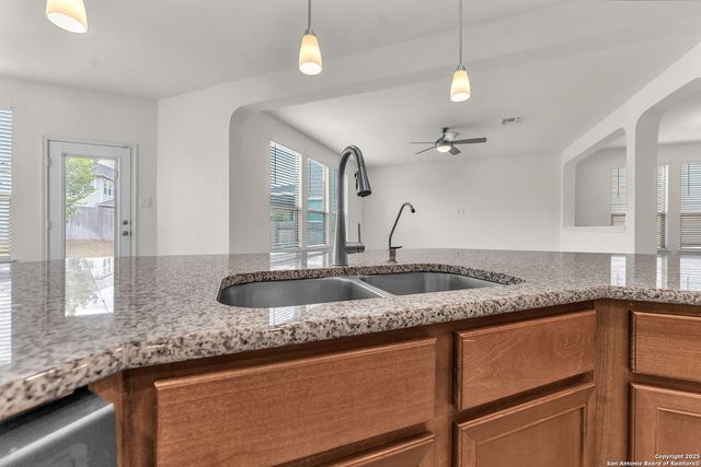 412 Deer Crest Dr, New Braunfels, TX 78130