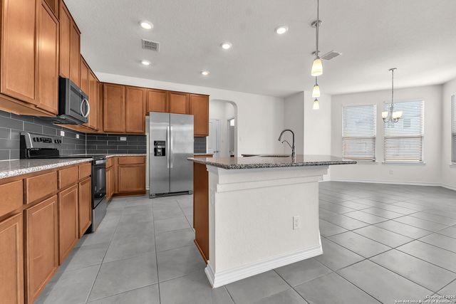 412 Deer Crest Dr, New Braunfels, TX 78130