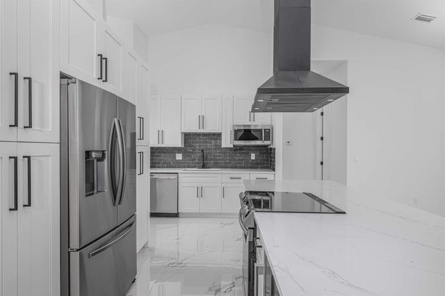 1915 SW GLENCO Street, Port St. Lucie, FL 34953