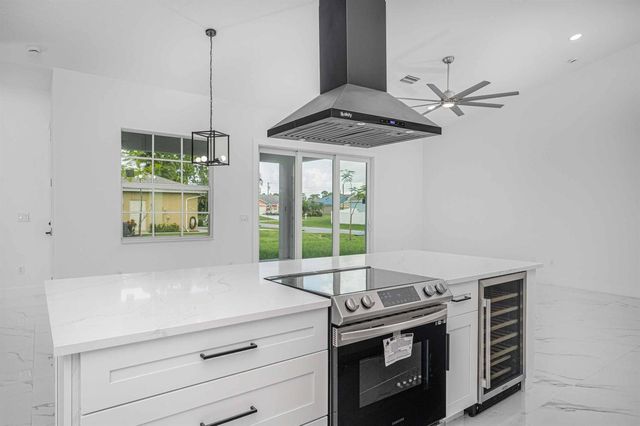 1915 SW GLENCO Street, Port St. Lucie, FL 34953