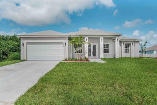 1915 SW GLENCO Street, Port St. Lucie, FL 34953