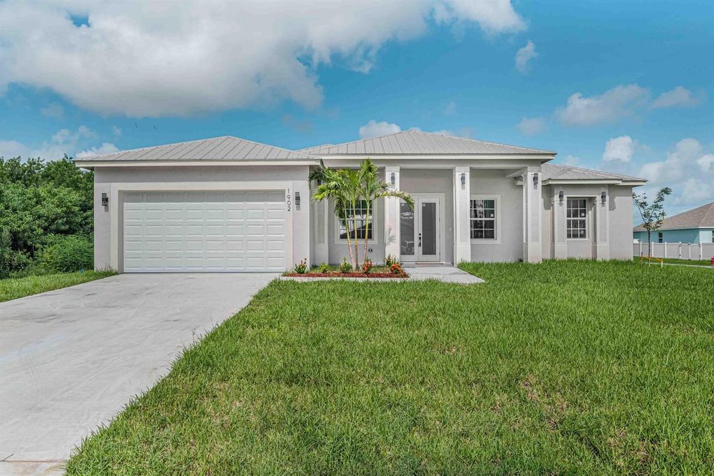 1915 SW GLENCO Street, Port St. Lucie, FL 34953
