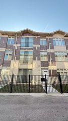1538 W 34th Street G, Chicago, IL 60608