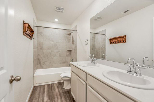 202 Grasslands TRL, Hutto, TX 78634