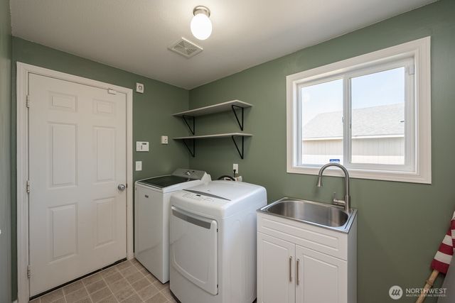 510 Trout Avenue NE, Moses Lake, WA 98837