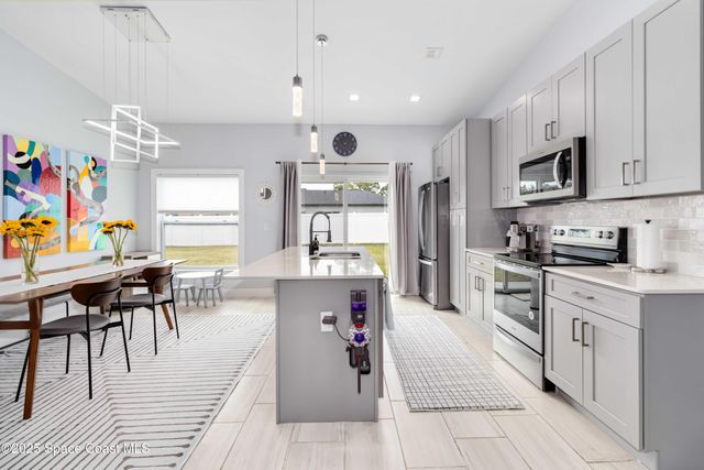 2840 Fontainebleau Avenue SE, Palm Bay, FL 32909