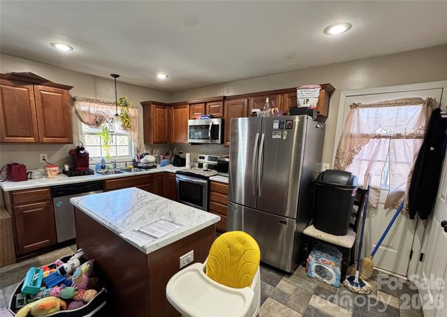 4913 Celia Creek Road, Lenoir, NC 28645